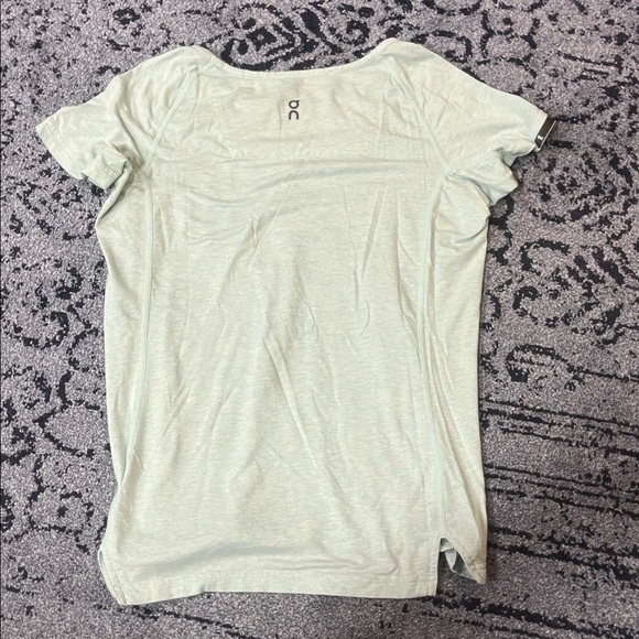 SET OF TWO! ON Cloud Running Women's Light Green and Coral Tees size small - Picture 9 of 10
